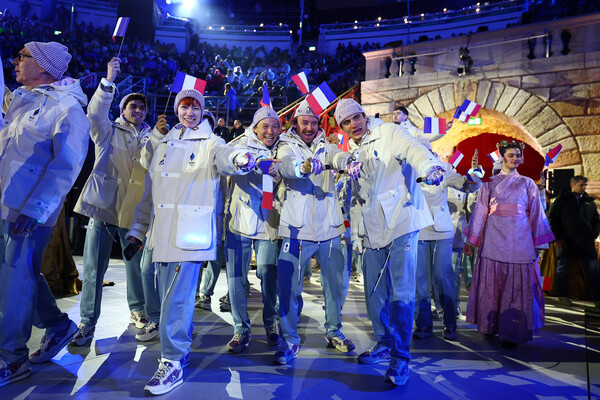 Спортсмены из Франции на церемонии закрытия зимних Олимпийских игр в Вероне, Италия, 22 февраля 2026 года / Guglielmo Mangiapane/Reuters   📷