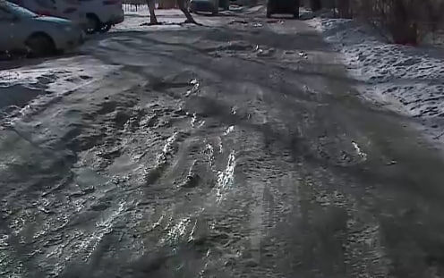     Красноярцы жалуются на нечищеные дворы