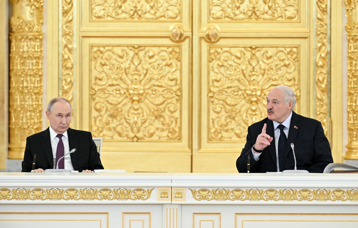    Президент РФ Владимир Путин и президент Белоруссии Александр Лукашенко  Сергей Бобылев/ТАСС