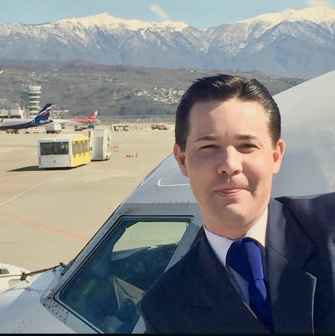 Аэропорт г. Сочи и Красная Поляна прямо за моей спиной