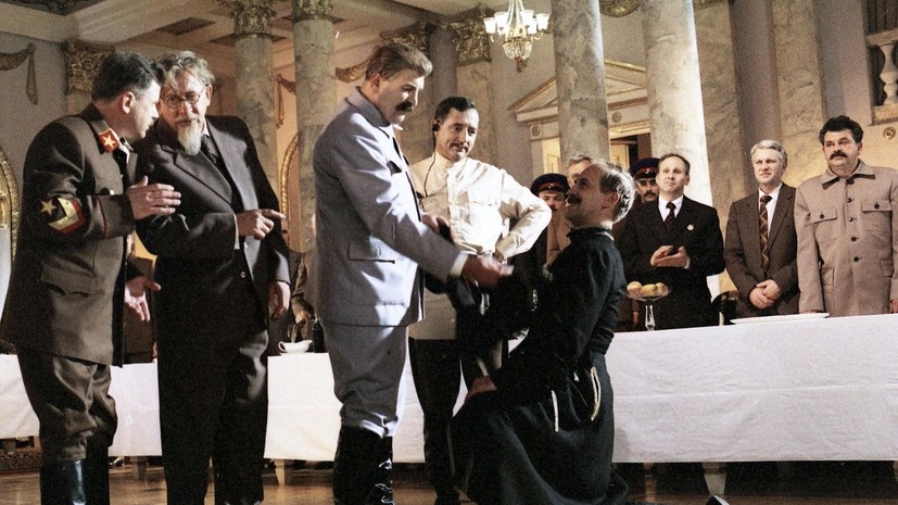     Кадр из фильма «Пиры Валтасара, или Ночь со Сталиным» Legion-Media