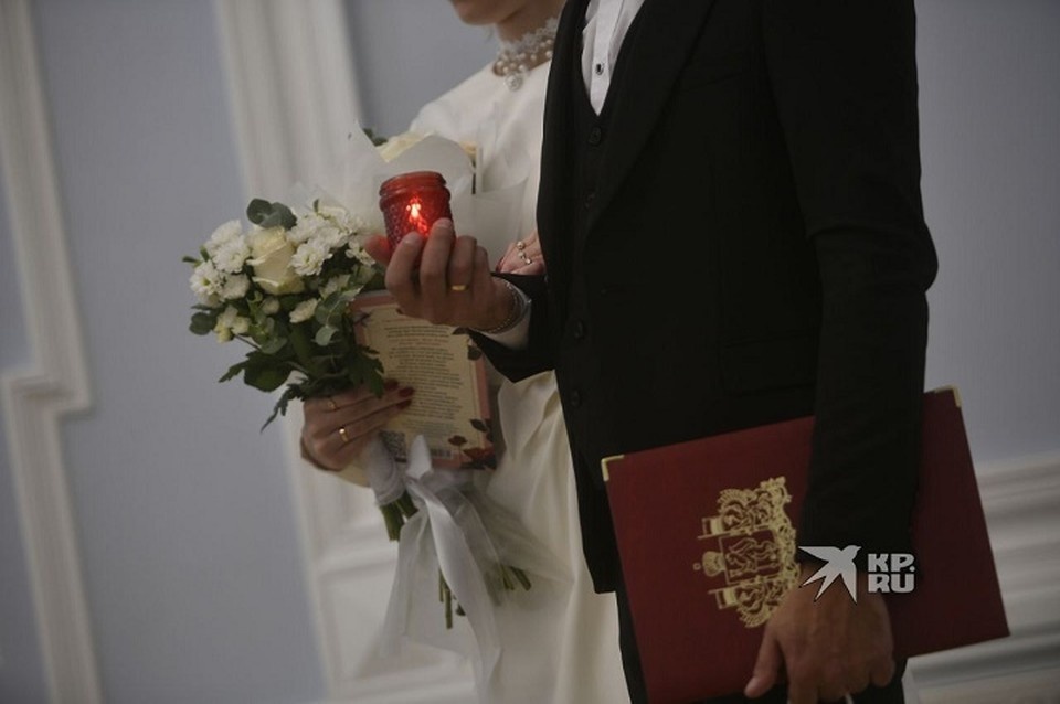    В Свердловской области в зеркальную дату поженились более 300 пар Алексей БУЛАТОВ