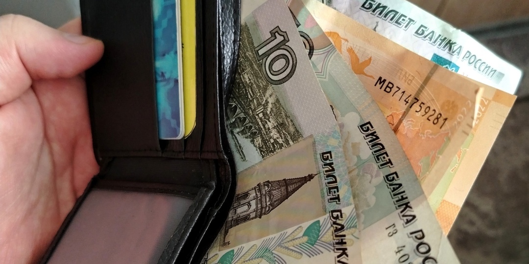 В России реальная средняя зарплата оказалась на треть ниже официальной