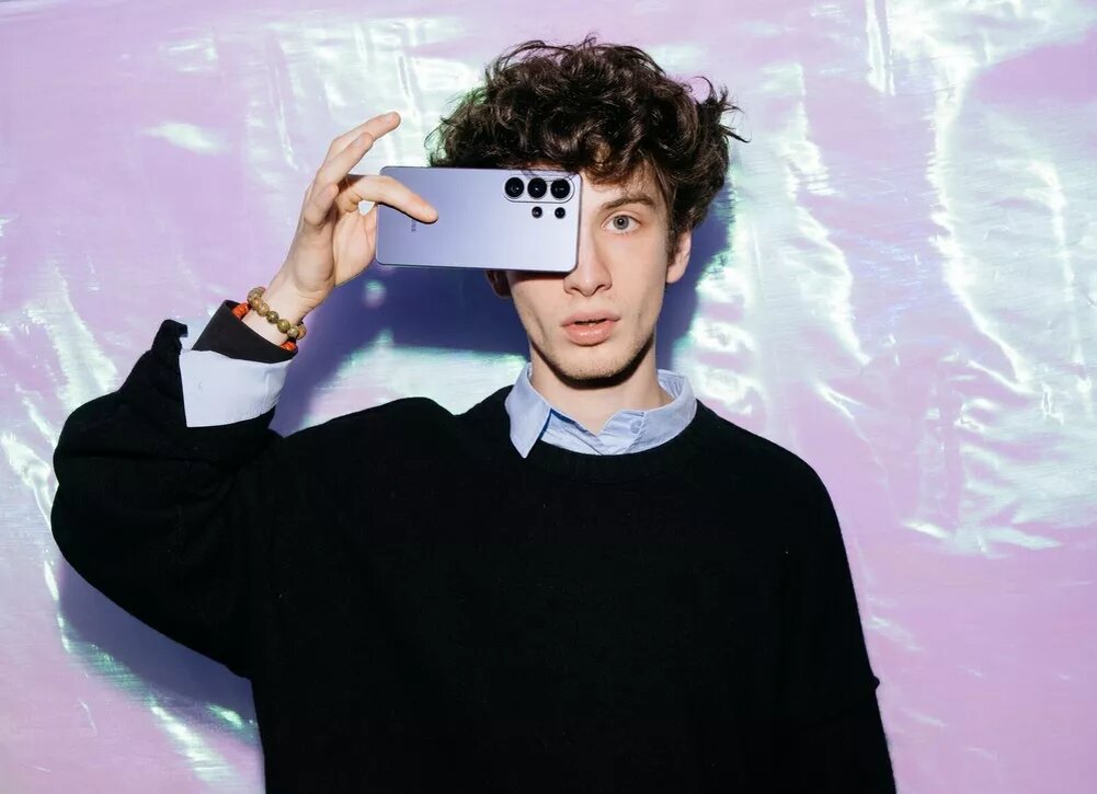    Марк Эйдельштейн, Ксения Дукалис, Тося Чайкина, Катя Кищук: звездные гости презентации гаджетов в Москве