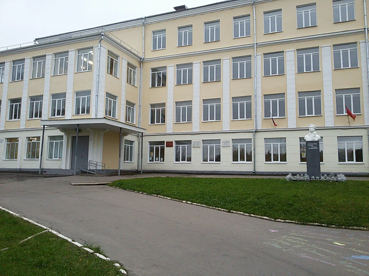 На фото школа № 26 в Смоленске