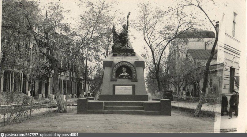 Памятник А.Е.Трусову 1960–1965 гг. Источник: pastvu.com