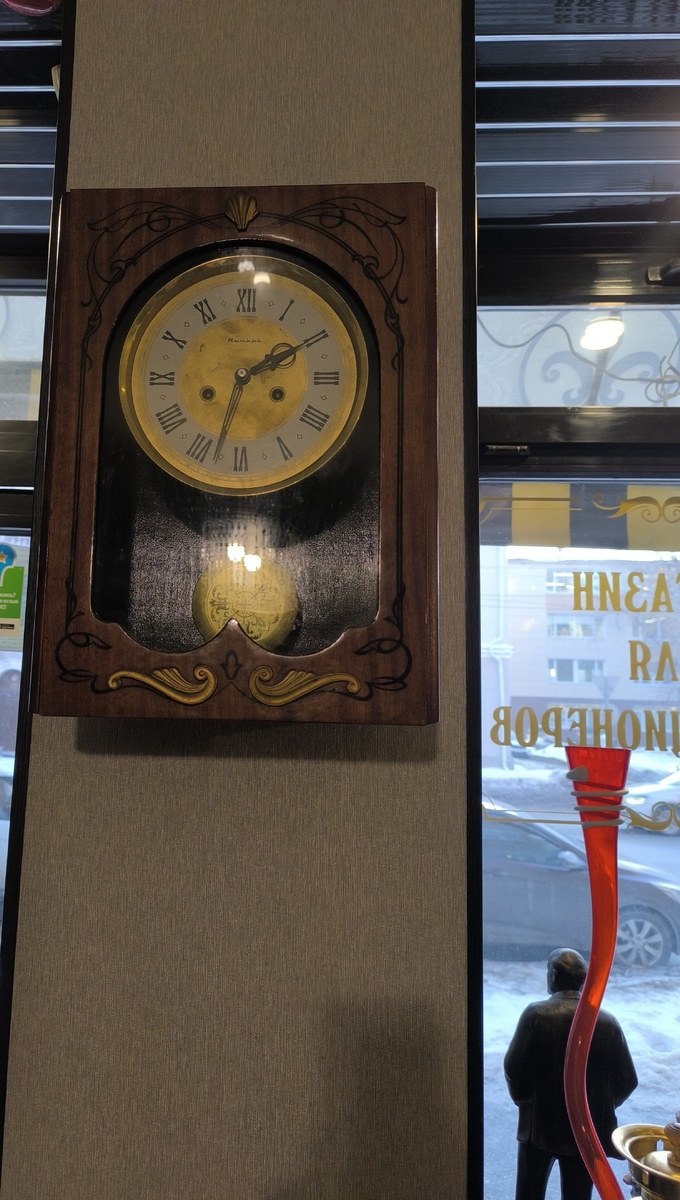 продолжение напольной красной вазы