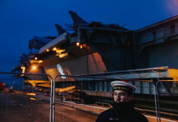    В шведском порту российский беспилотник проинспектировал французский авианосец