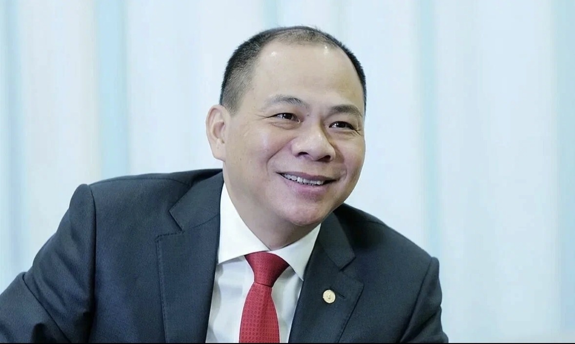 Фото из источника https://e.vnexpress.net/news/business/companies/vietnam-s-richest-man-pham-nhat-vuong-gains-760m-in-a-day-as-stocks-soar-4988621.html