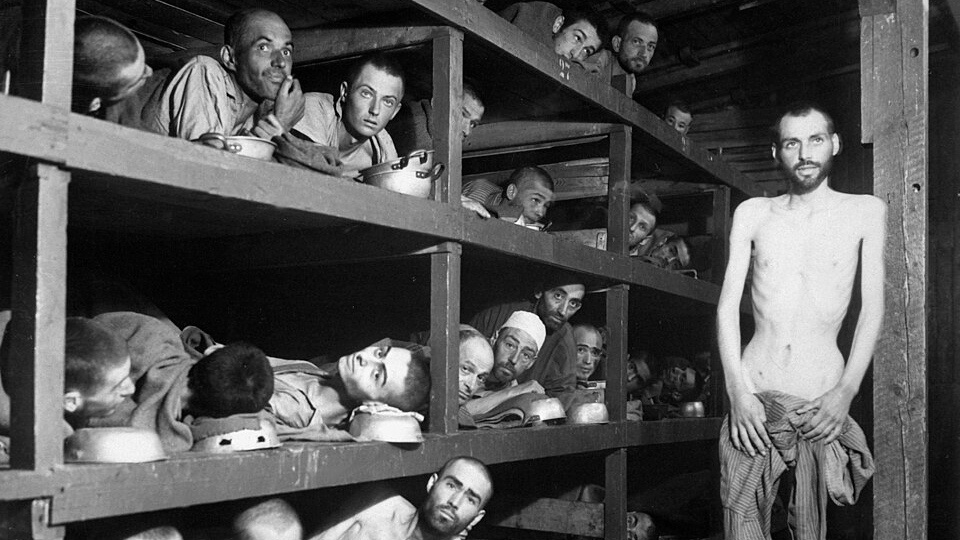     Заключённые концлагеря Бухенвальд, через 5 дней после его освобождения   
Private H. Miller. (Army) (сс)