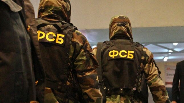     Сотрудники ФСБ   
(сс) Andrey Stenin