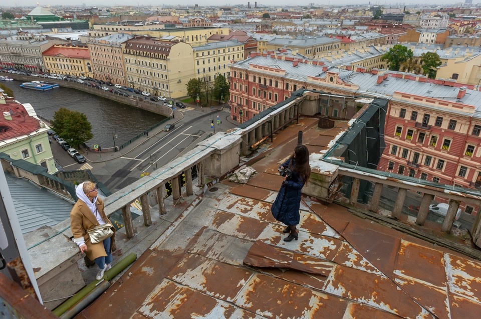   Экскурсанты ломают замки, портят кровлю, доставляют дискомфорт жителям. Олег ЗОЛОТО