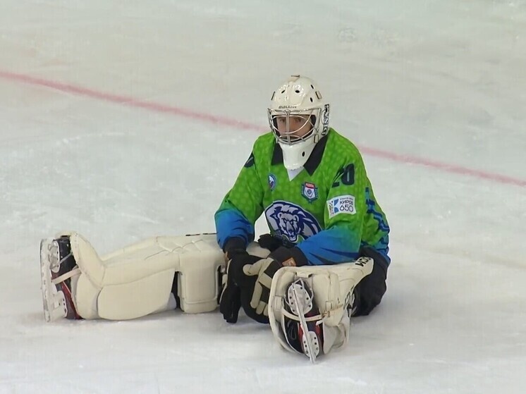     На один больше: «СКА-Нефтяник» в Хабаровске во втором четвертьфинале снова разгромил «Родину», но уже со счетом 12:1. Фото: скриншот с видеотрансляции