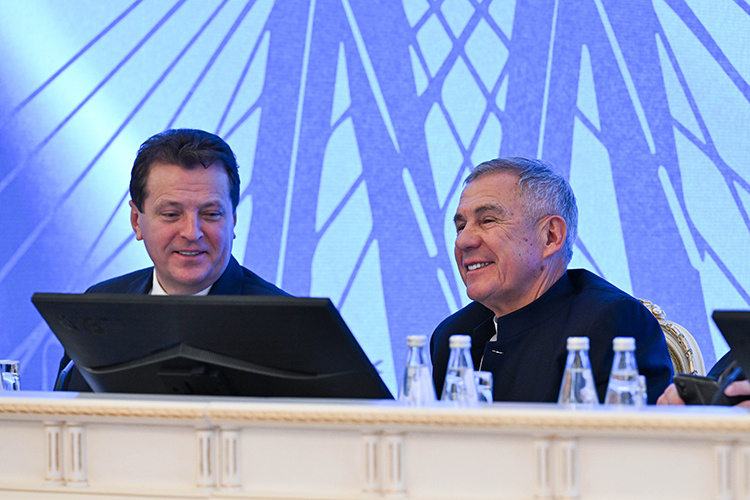    Раис Татарстана Рустам Минниханов оценил итоги года не иначе как «впечатляющие», назвав столицу республики по праву одним из лучших городов страны хотя бы потому, что Казань — признанная площадка для целого ряда международных событий.   
Фото:  rais.tatarstan.ru