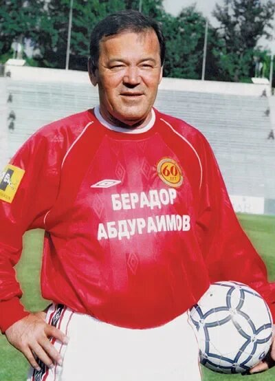   Берадор Абдураимов, советский футболист, нападающий, узбекский тренер. Мастер спорта СССР, заслуженный тренер Узбекской ССР.