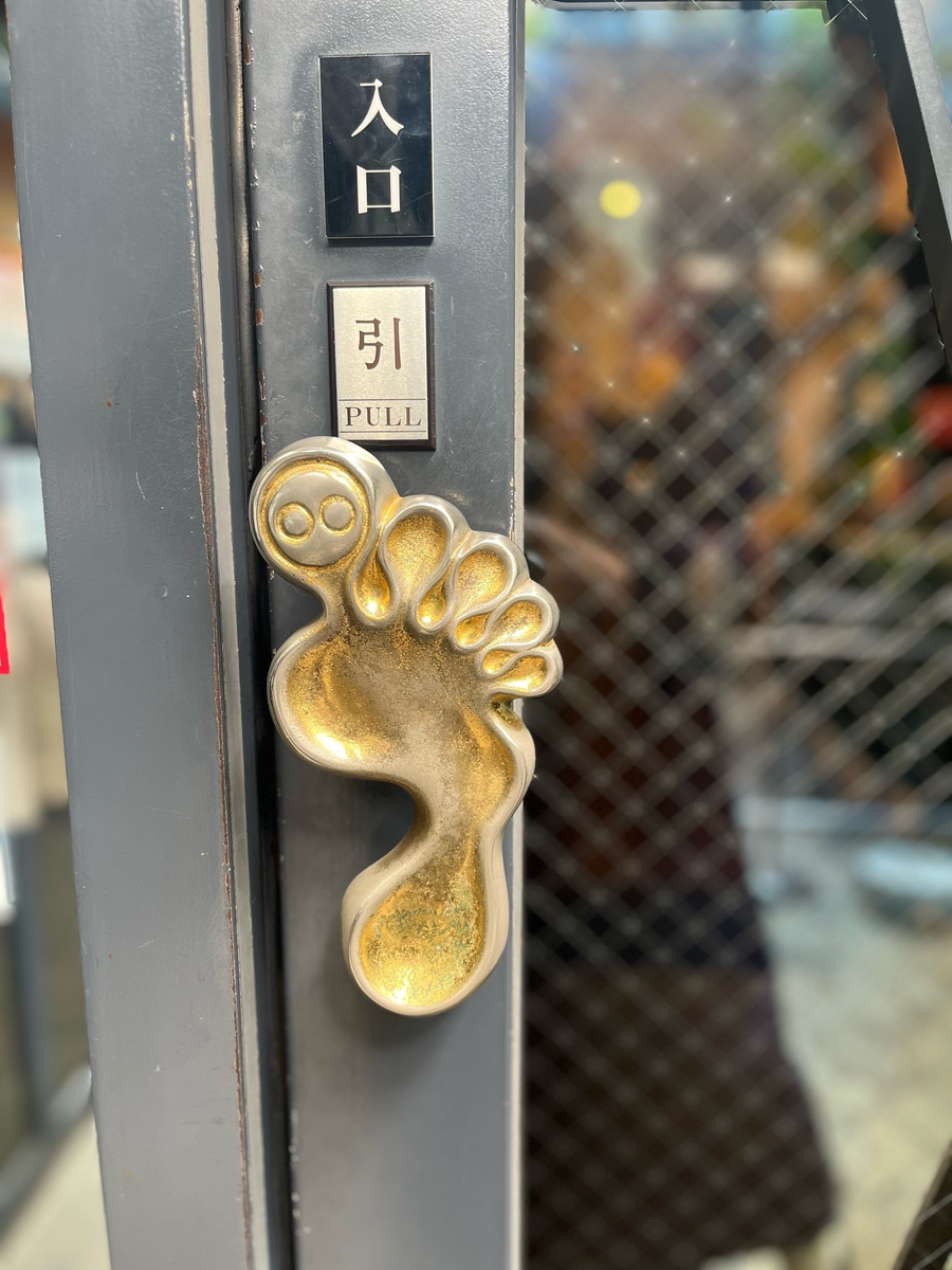 Дверная ручка входной двери в музей (фото моё)