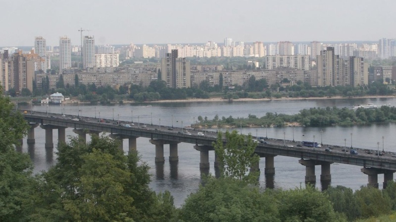    В Киеве активисты декоммунизировали памятник академику Патону