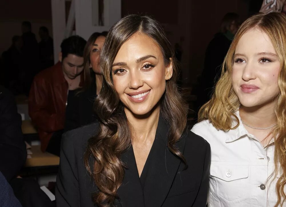    Джессика Альба посетила Неделю моды в Милане с подросшей дочерью