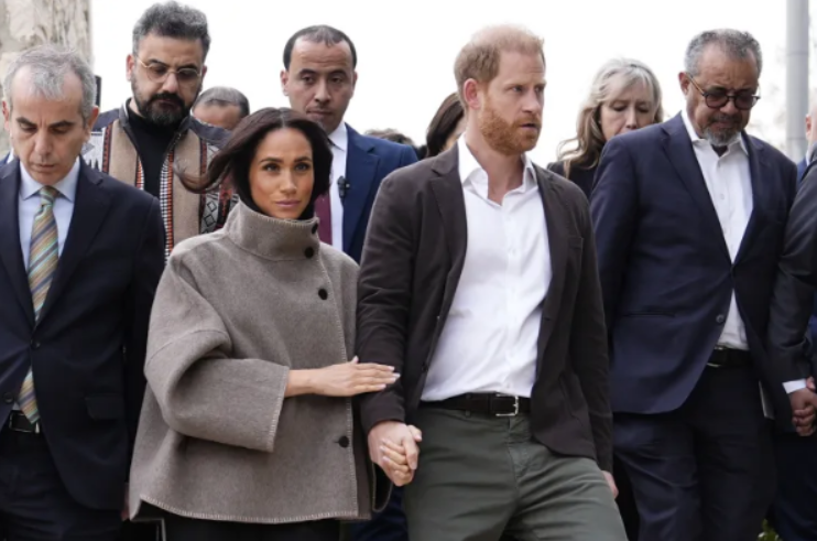 Уууу, как вцепилась. Не оторвешь