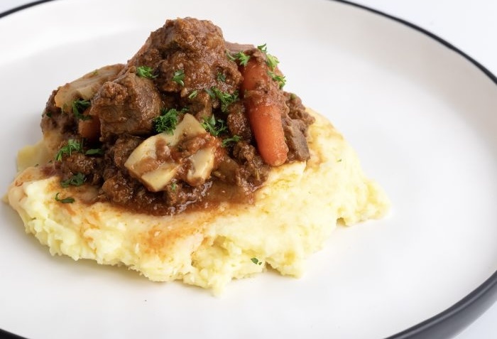 ГУЛЯШ КАК В ШКОЛЬНОЙ СТОЛОВОЙ: ностальгический рецепт из детства