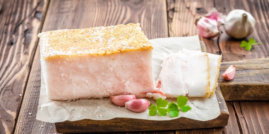 В чем польза сочетания сала, хлеба и чеснока объяснила нутрициолог: сочетание этих продуктов полезнее, чем кажется на первый взгляд