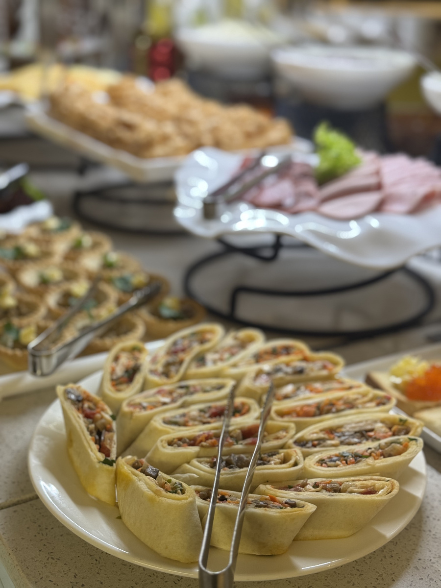 Рулетики с начинкой. 