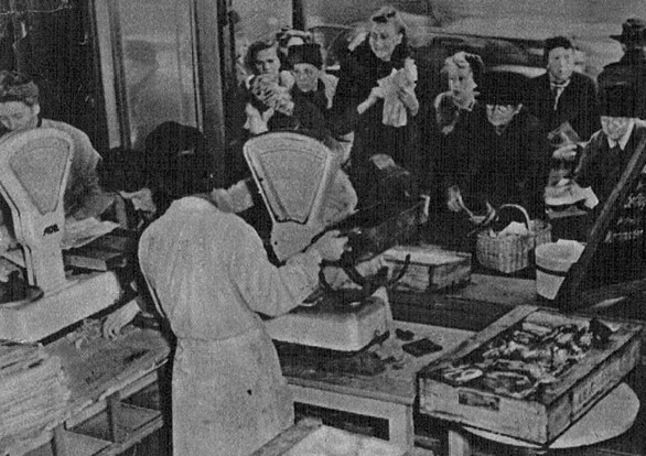 Очередь в Берлине за продуктами. 1943 г.