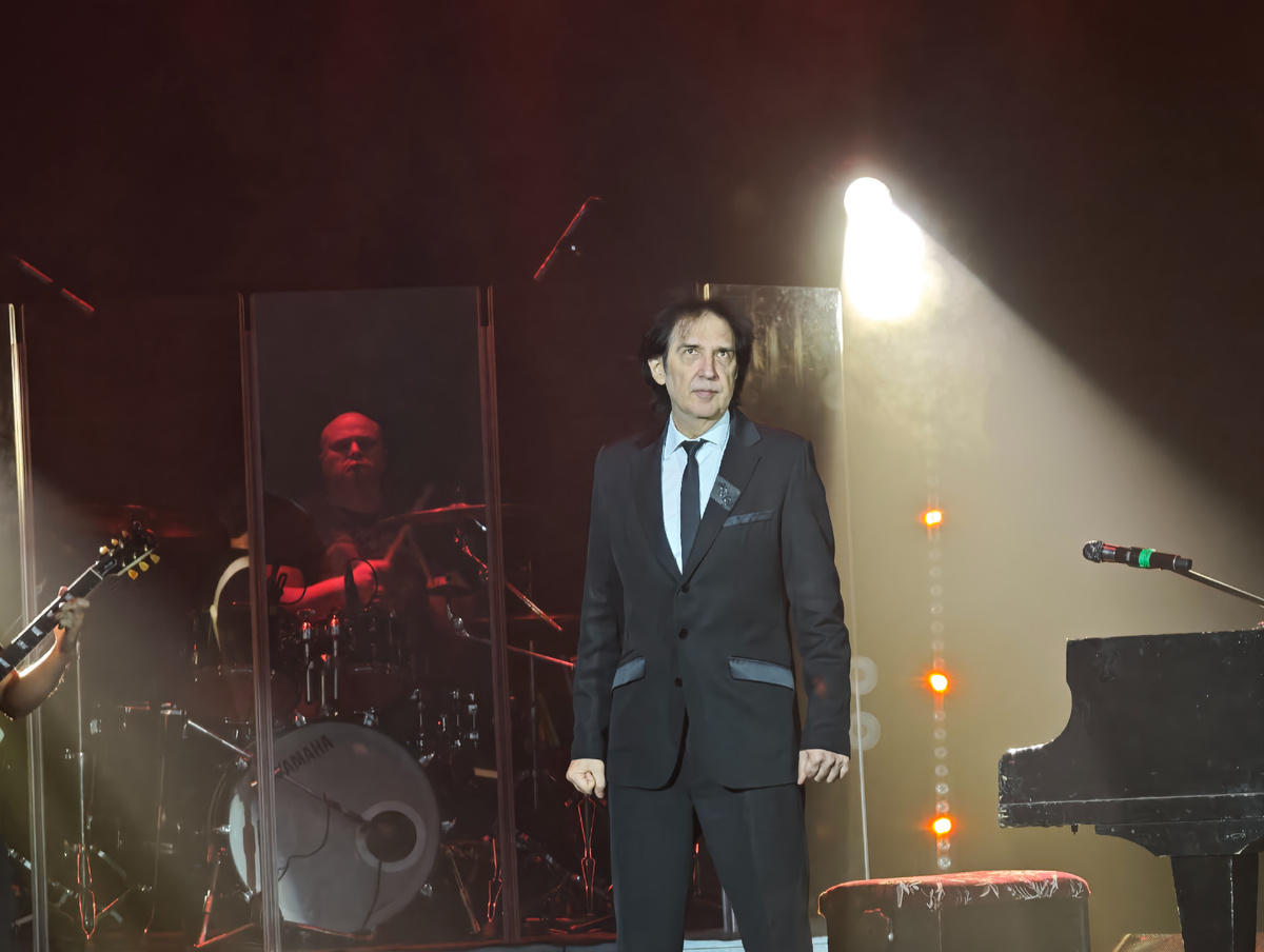 Кай Метов на сцене ДУК "Современник" в Ангарске. Автор: Анаставия Вострецова, корр. ИА AngarskMedia.