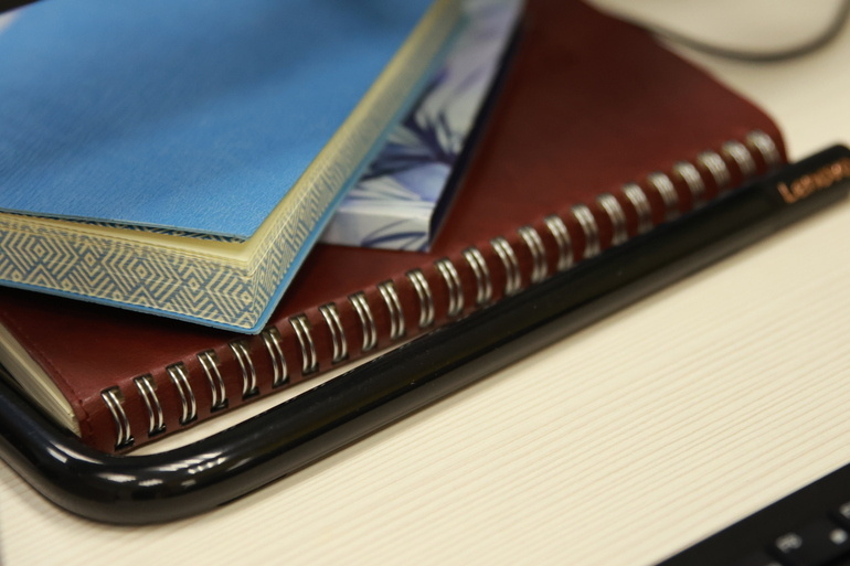    Офис. Рабочий стол. Жанровое фото: abn.agency