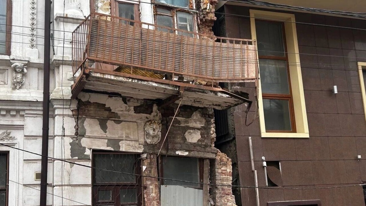    В Ростове обрушилась часть старинного здания   rostovgazeta.ru