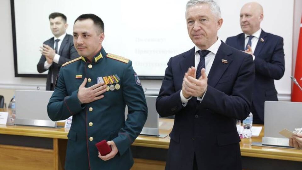 В Волгограде наградой «За верность Отечеству» наградили участника СВО