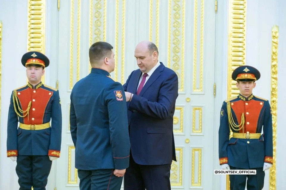    Особое место в прошедшей церемонии заняло чествование участников специальной военной операции. Фото: соцсети Евгения Солнцева