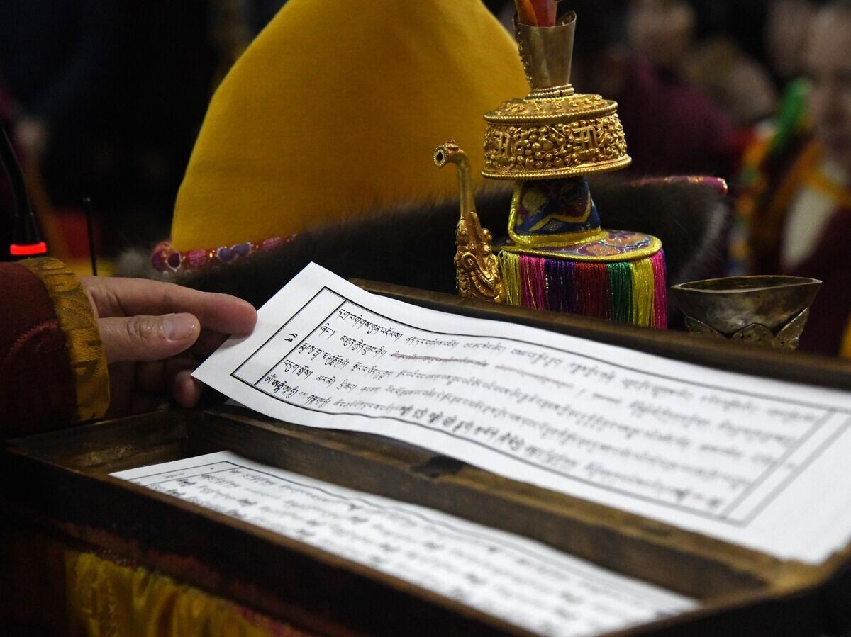    Во время праздничного молебна об очищении души в читинском дацане "Дамба Брайбунлинг" в канун буддийского Нового года Сагаалган | © РИА Новости / Евгений Епанчинцев