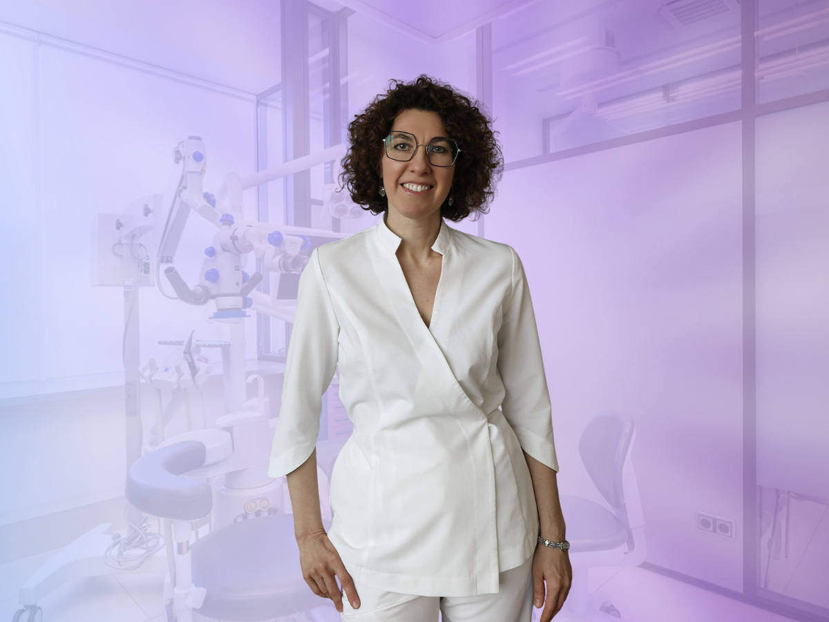 Главный врач клиники "Авантис", кандидат медицинских наук, врач стоматолог-терапевт Калашникова Надежда Владимировна. В 2001 году с отличием окончила Московский государственный медико-стоматологический университет. Является автором 17 опубликованных научных трудов.