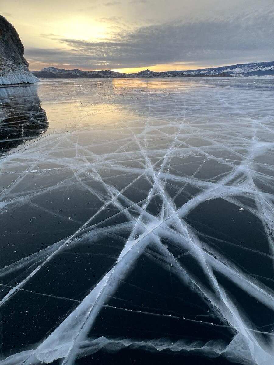 Зимний Байкал ждёт вас: ступите на хрустальную гладь