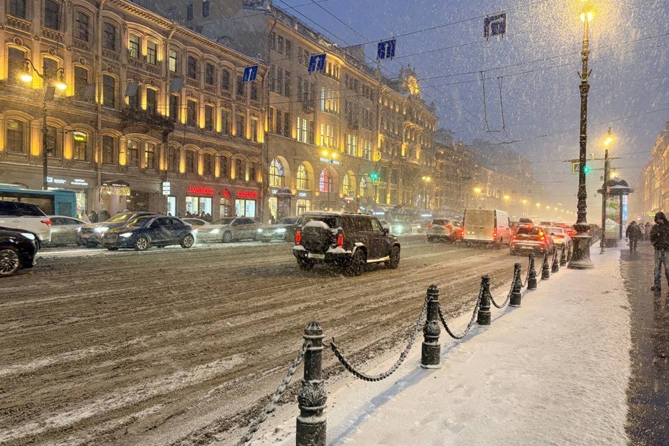    В Петербурге из-за непогоды образовались пробки. Ольга МАРКИНА