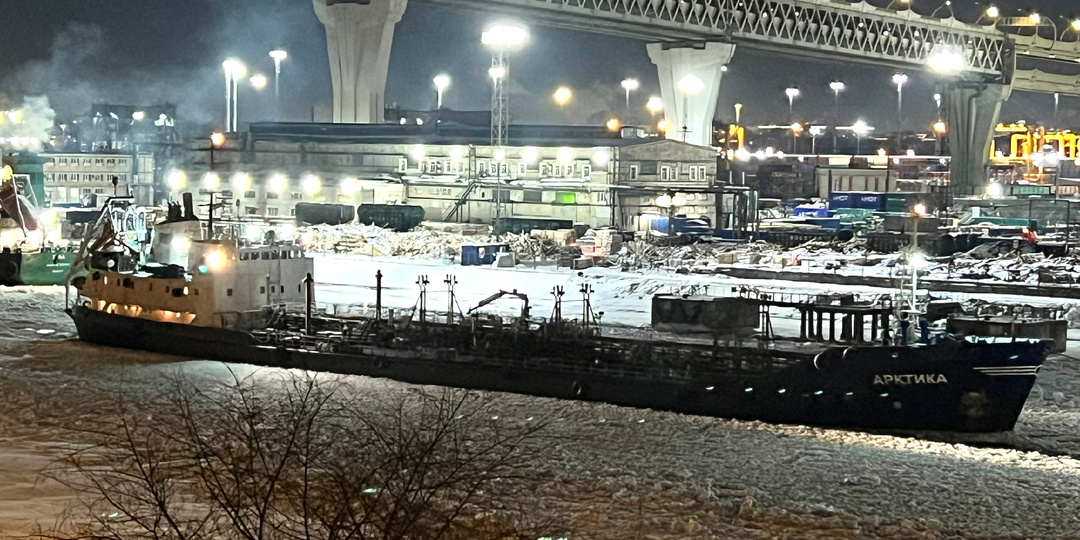 СМС-рассылка, полученная на смартфоны, подтвердилась: Питер накрыл снегопад, сопровождающийся порывистым ветром до 15 метров в секунду