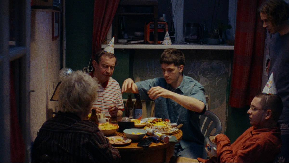   Кадр их фильма «Здесь был Юра» / режиссер Сергей Малкин