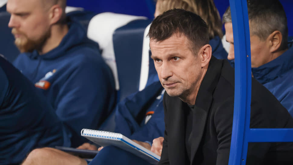 Тренер «Зенита» Сергей Семак считает, что сине-бело-голубые заслуживали в прошлом сезоне чемпионства по игре.📷Фото: Валентина Певцова / Коммерсантъ