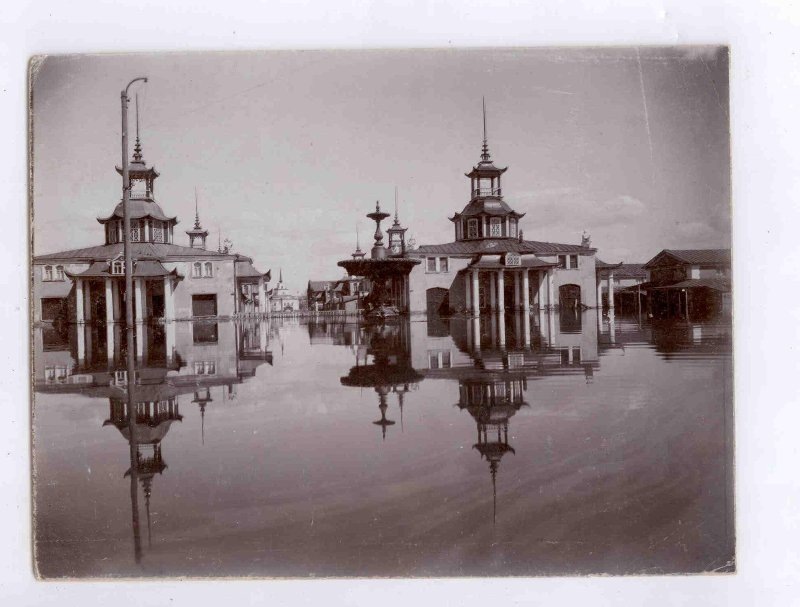 Китайские ряды Нижегородской ярмарки в половодье. Фотография Дмитриева. © Государственный ордена Почета музей А.М. Горького