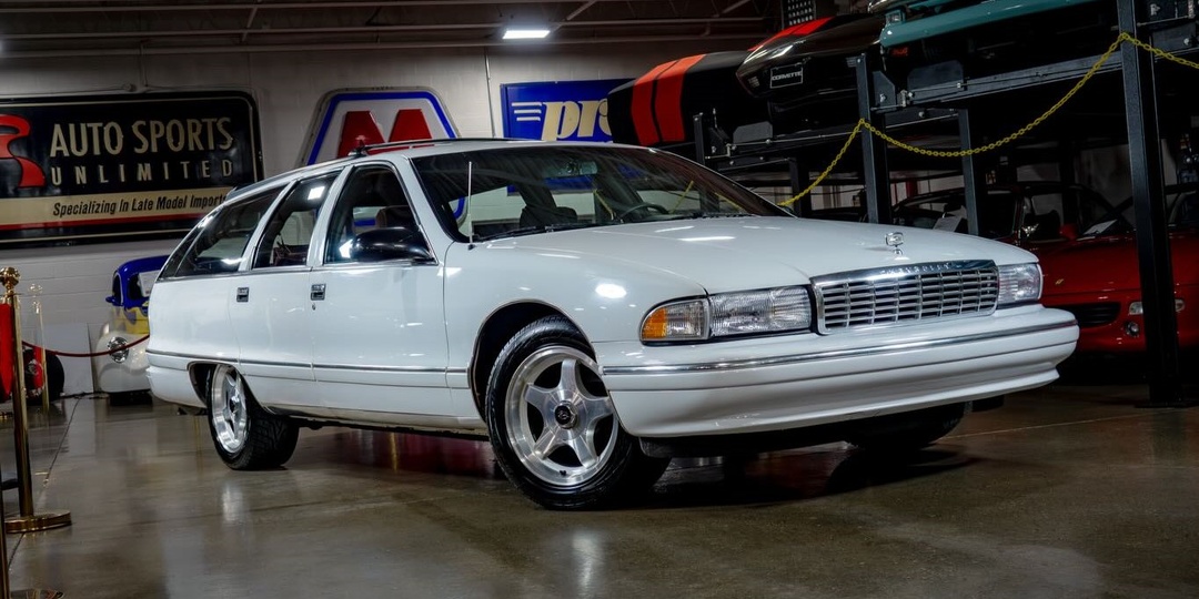 485 штук против времени: история последнего американского универсала с V8 и третьим рядом «не туда»