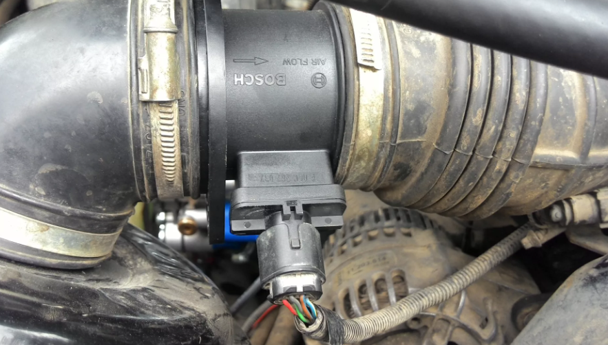 ДМРВ убивает двигатель медленно и незаметно: 4 симптома, которые большинство водителей игнорирует до последнего