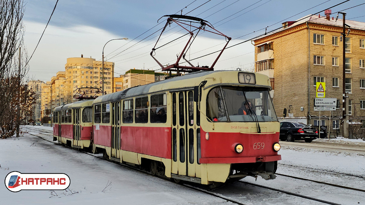 Трамвай Татра Т3SU в Екатеринбурге. Снято 10 декабря 2025 года.