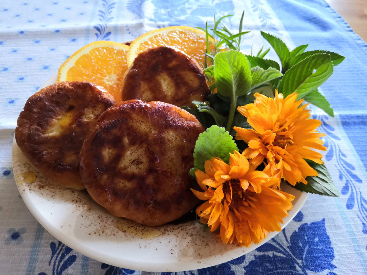 Натюрморт с календулой и апельсинами. Фото: Зеленая леди, сад, семья и томатный сок