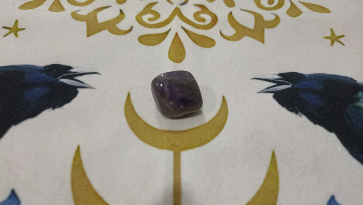 Чакровый камень к раскладу таро на тему: Предупреждения и подсказки грядущего полного лунного затмения