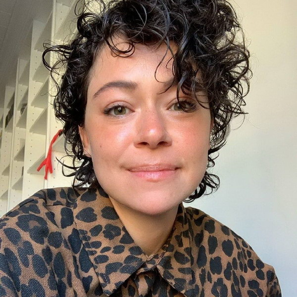     Татьяна Маслани, Пол Радд и Эван Питерс снимутся в черной комедии о климатической конференции