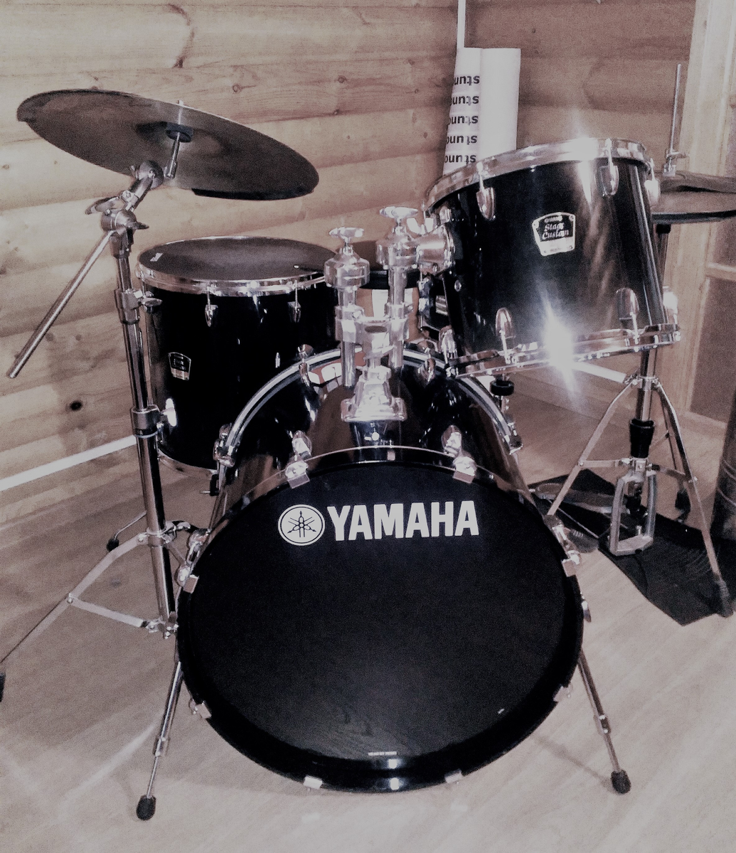 Современные барабаны. Барабан — инструмент для установления  связи со звездами. Фото автора.