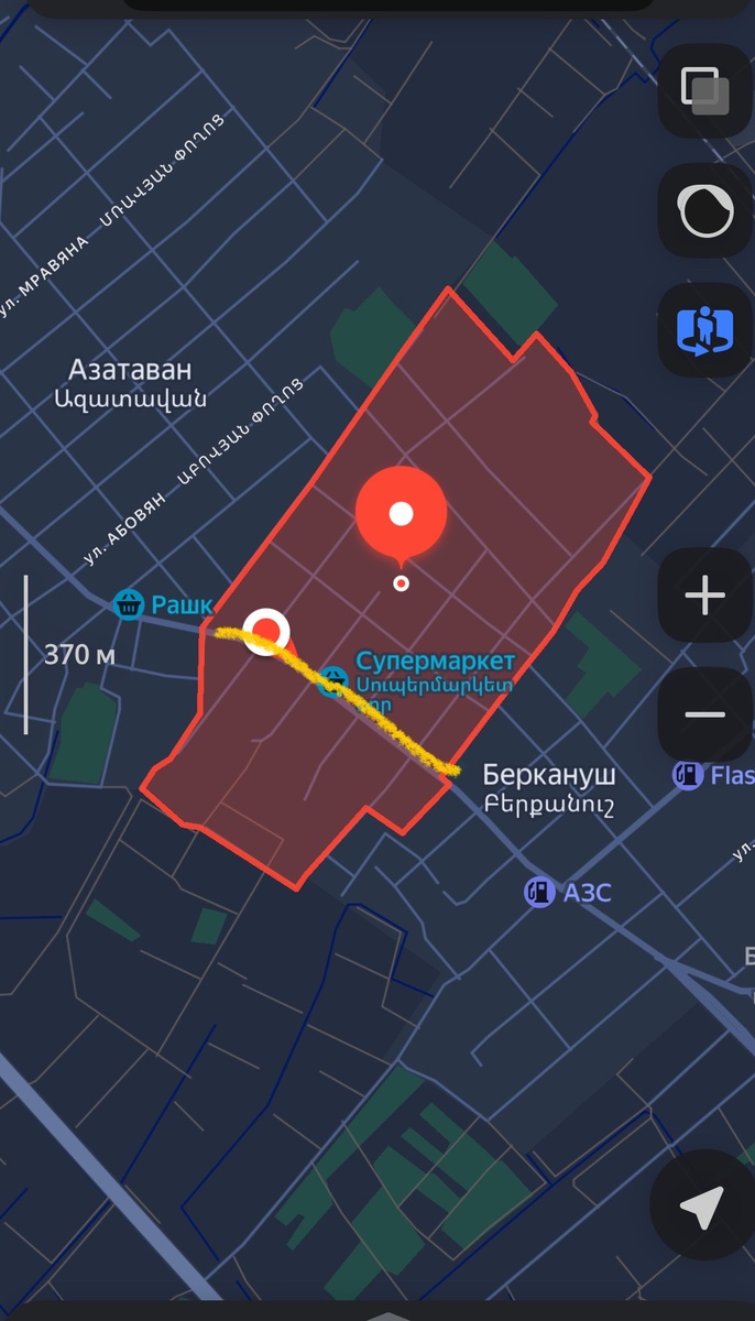 Желтым цветом выделила главную трассу. Наш дом второй от главной дороги. Видно по карте, что мы живем практически в начале села
