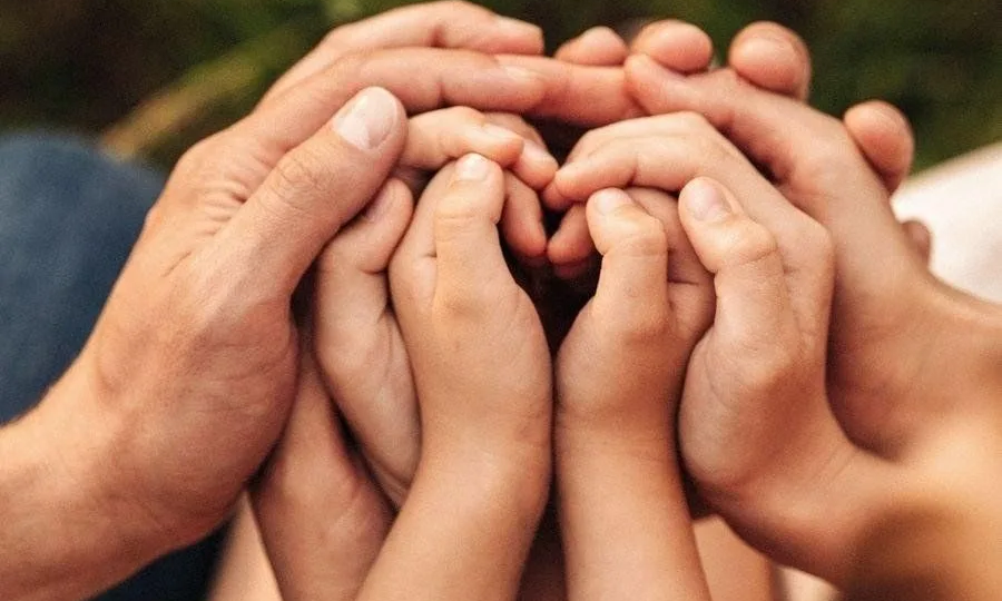 Почему родители выделяют одного ребёнка