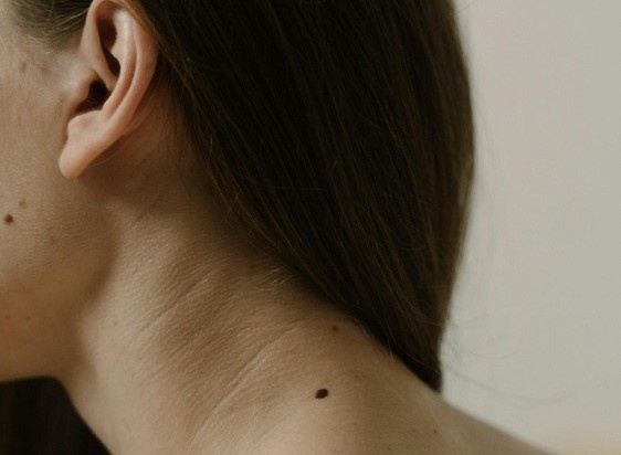 приметы о значении родинок на теле женщины